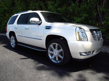 2013 CADILLAC ESCALADE HYBRID BASE - WHITE ON BEIGE