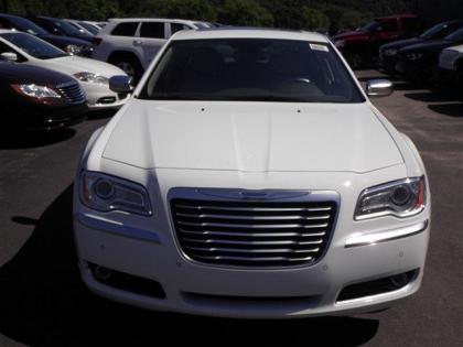 2013 CHRYSLER 300 C LUXURY - WHITE ON BEIGE
