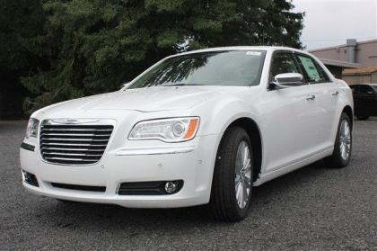 2013 CHRYSLER 300 C BASE - WHITE ON IVORY