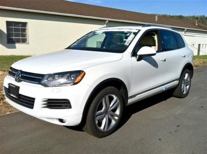 2013 VOLKSWAGEN TOUAREG TDI EXECUTIVE - WHITE ON BEIGE