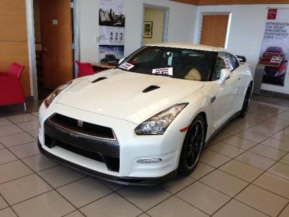 2014 NISSAN GT-R BASE - WHITE ON BLACK